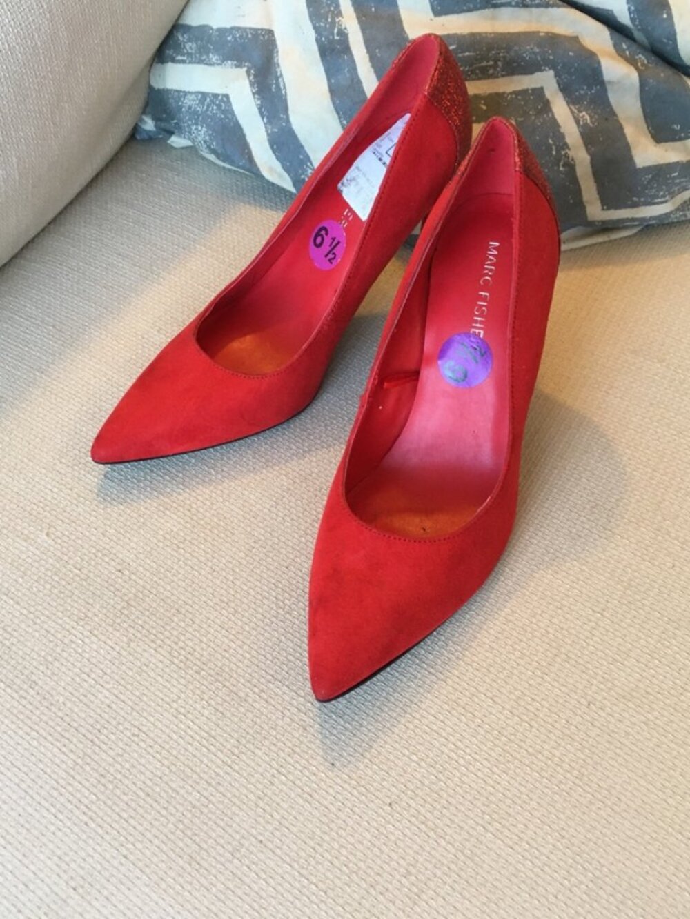 Drama Queen Marc Fisher Red Suede Pointy Stilettoes with Glitter Back Sz 6 1/2 M